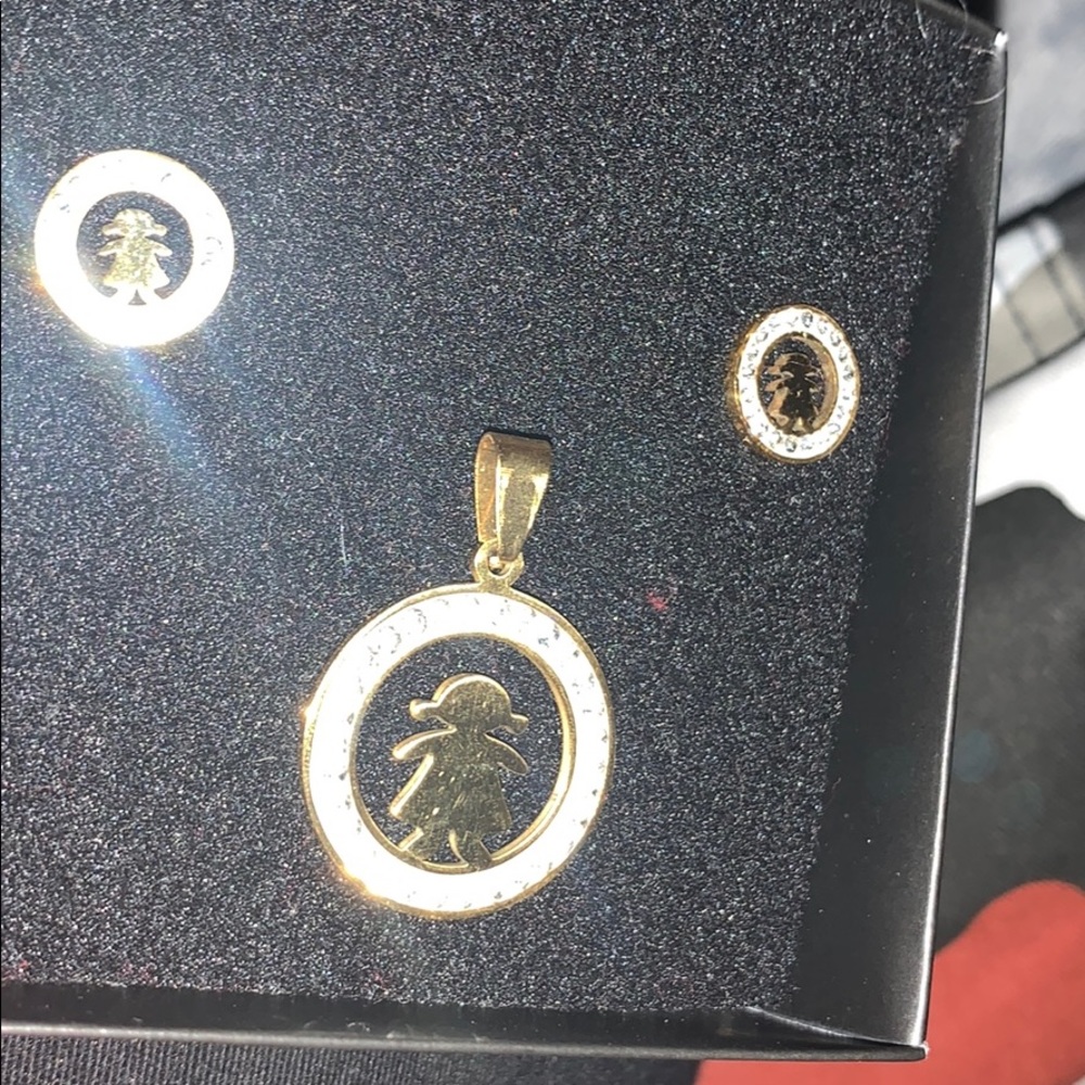 lil girl pendent with matching studs